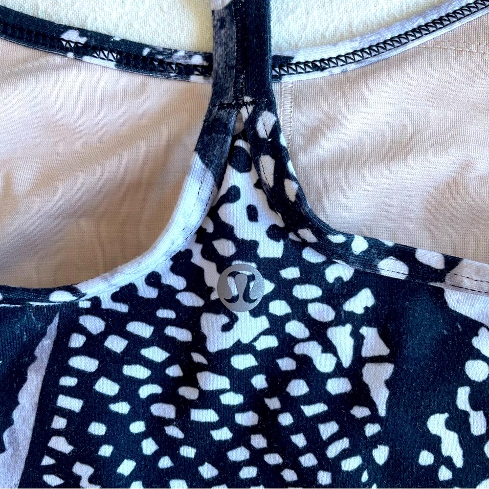 Lululemon - Picture 3 of 6